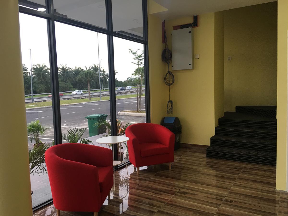 Hotel Zamburger Kota Warisan Sepang Exterior foto