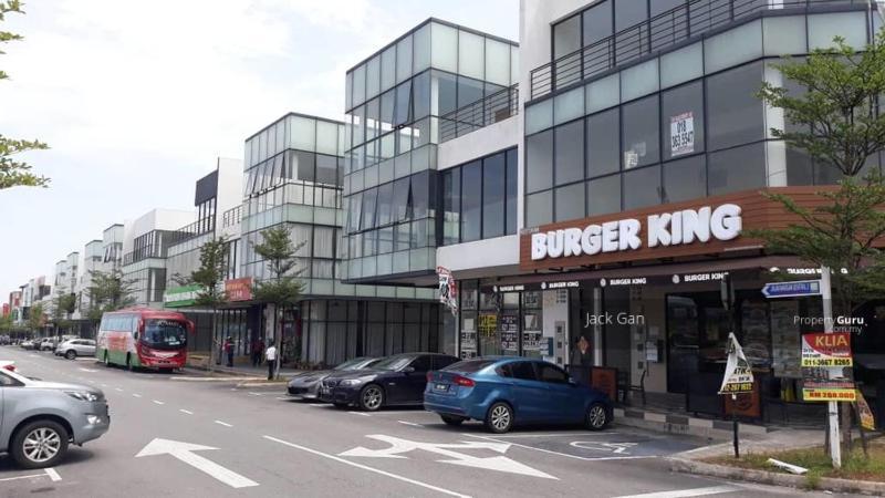 Hotel Zamburger Kota Warisan Sepang Exterior foto